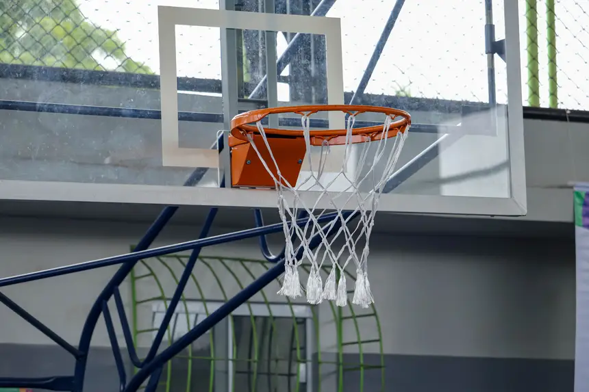 O espaço está equipado com novos equipamentos para a prática de esportes