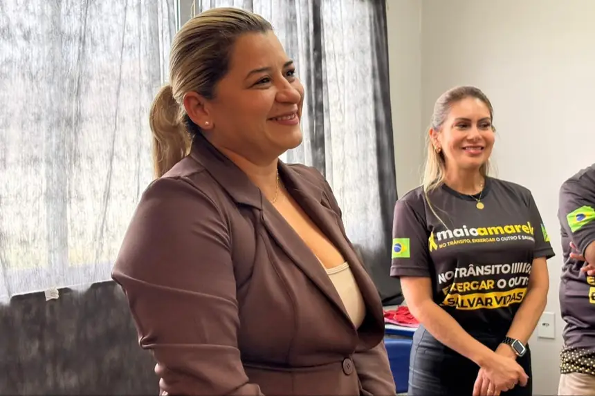 Prefeita de Serra do Navio, Paulinha Santos participando das ações educativas do Maio Amarelo 2026.