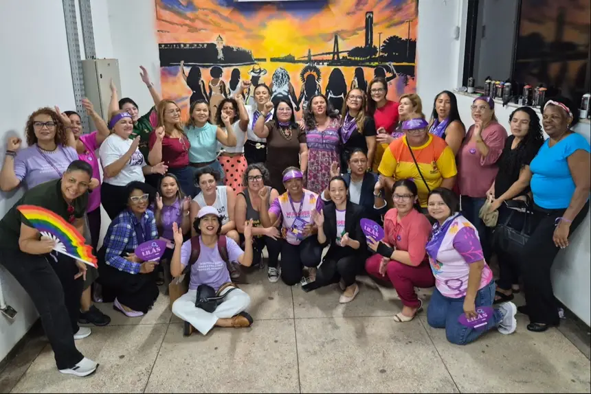 Mulheres prestigiaram o ato de inauguração do Mural de resistência as lutas de enfrentamento ao feminicídio no Super Fácil
