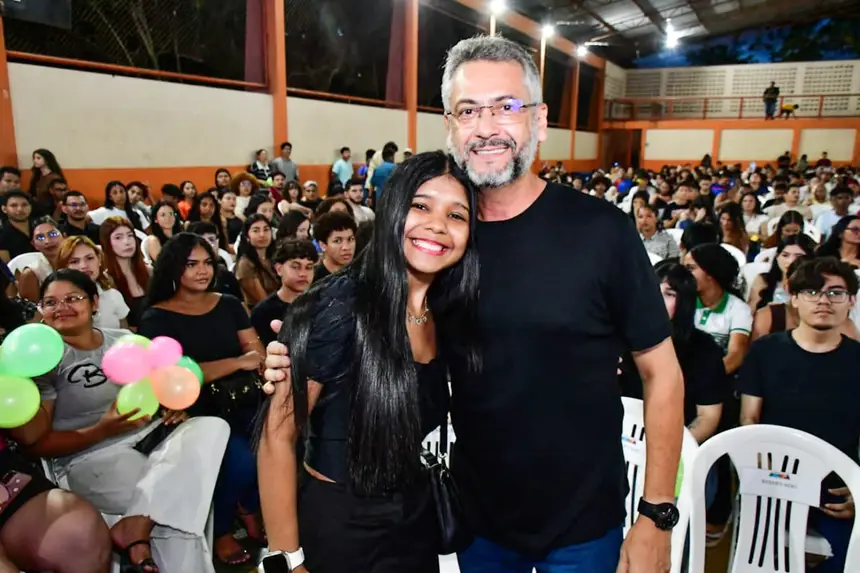Isadora com o governador Clécio Luís 