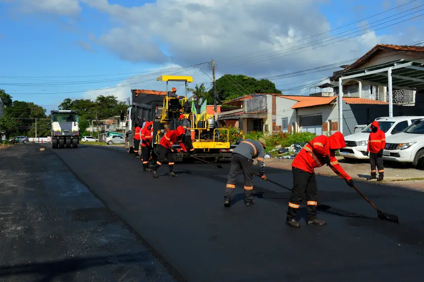 No cenário brasileiro, o saldo de abril fechou positivo com 85.888 empregos formais.