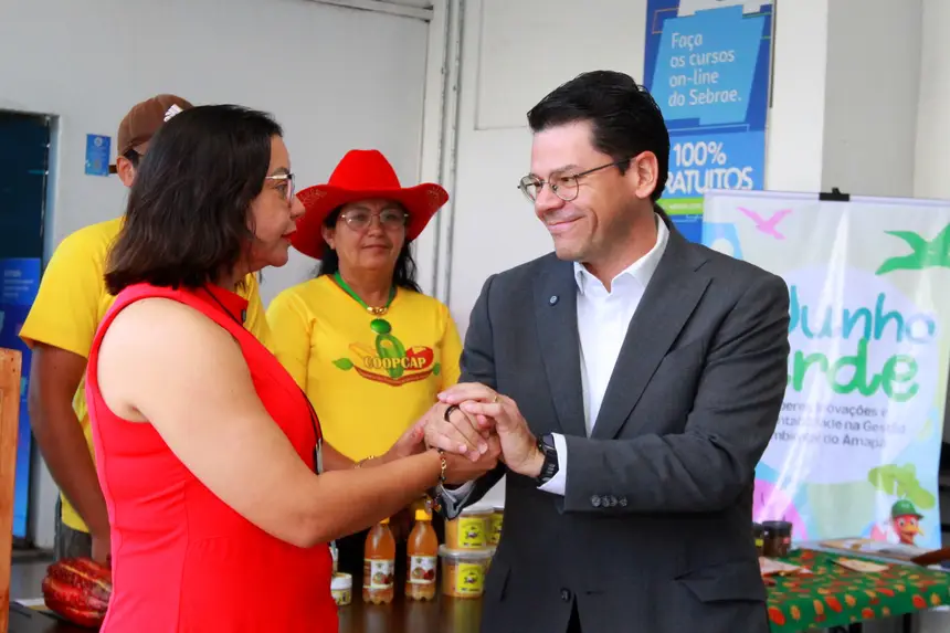 Gestores do estado celebram entrega do Plano que fortalece cadeias produtivas com produtos da floresta