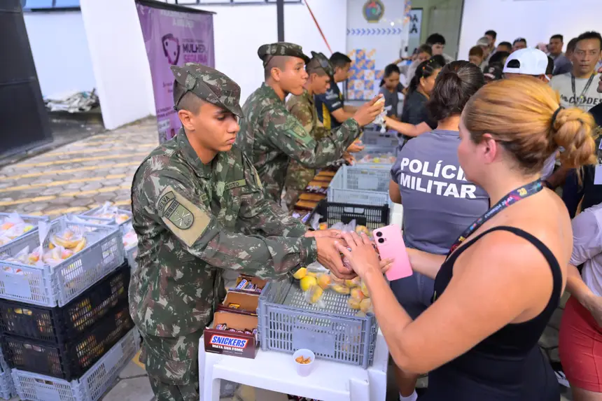 Corredores receberam kit de frutas após o percurso 