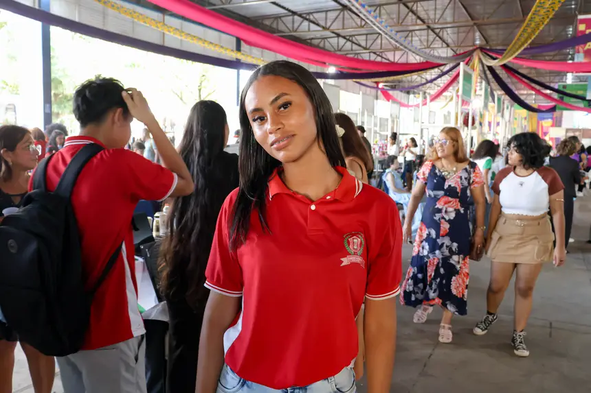 Aluna do 2º ano da Escola Estadual Carlos Alberto Viana Marques, Layla Mayara, de 18 anos