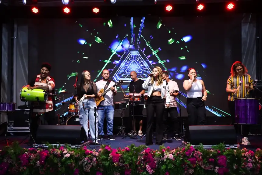 O grupo Pagodelas encerrou o evento celebrando a força da cultura feminina amapaense.