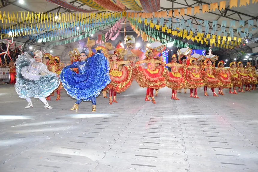 Coreografia criada por Lucas Nobre, Thiago Pinheiro e Bil Oliveira. 