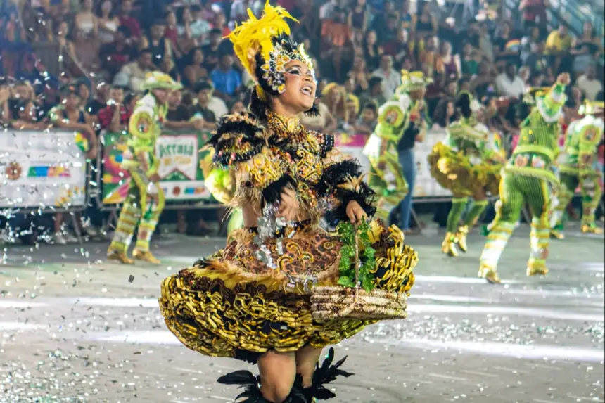Izabel Cristine, rainha do grupo Coração Mazaganense