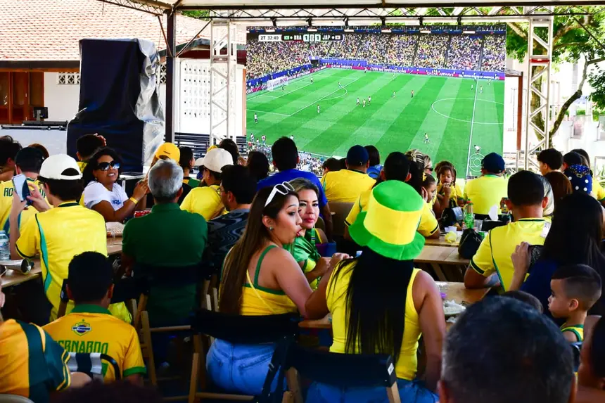 O espaço público foi palco de uma grande festa para a torcida amapaense, reunindo famílias e amigos