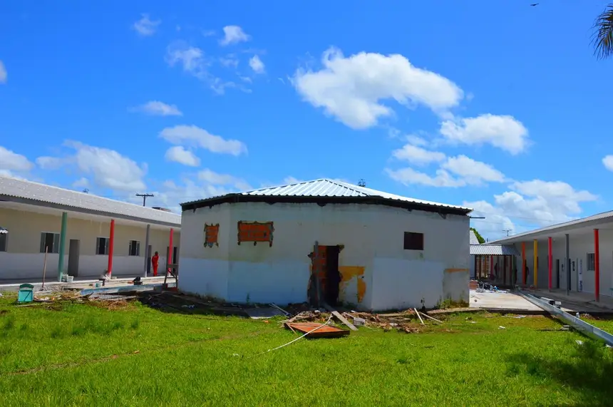 A instituição recebe serviços de recuperação completa dos ambientes, melhorias na infraestrutura, revisão das instalações elétricas e hidrossanitárias, revitalização da cobertura, pintura, serviços de paisagismo, substituição de pisos e revestimentos