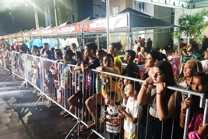Moradores do Habitacional Nelson dos Anjos prestigiou a noite de forrozão no Arraiá do Residenciá