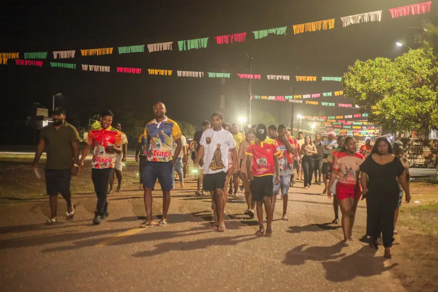 Alvoradas festivas percorrem diversos pontos da vila de Mazagão Velho na madrugada de 16 de julho para saudar a chegada da Festa de São Tiago