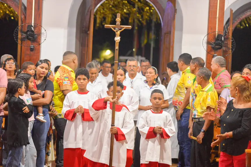 Novenas e missas diárias acontecem até o dia 24  de julho