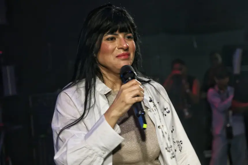 Durante a apresentação Fernanda Brum, ainda fez uma breve ministração do evangelho
