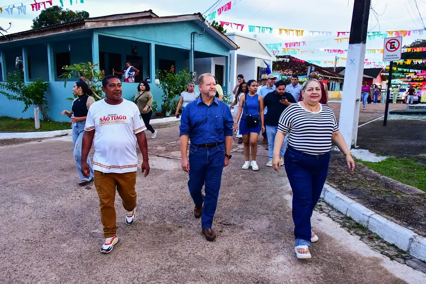 Governador em exercício, Jayme Ferreira, andou pelas ruas de Mazagão Velho