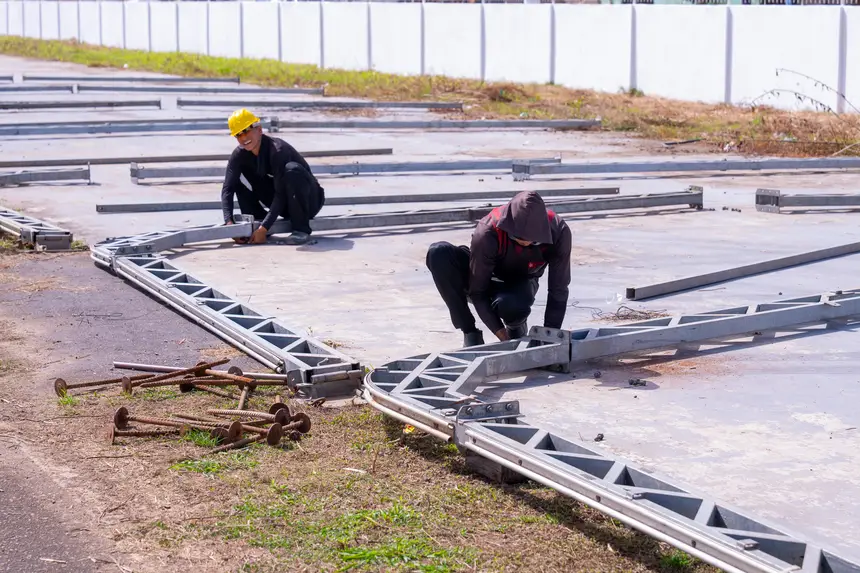 Coordenação da Expofeira realiza ajustes finais de montagem, limpeza e organização de espaços e estruturas no Parque de Exposições