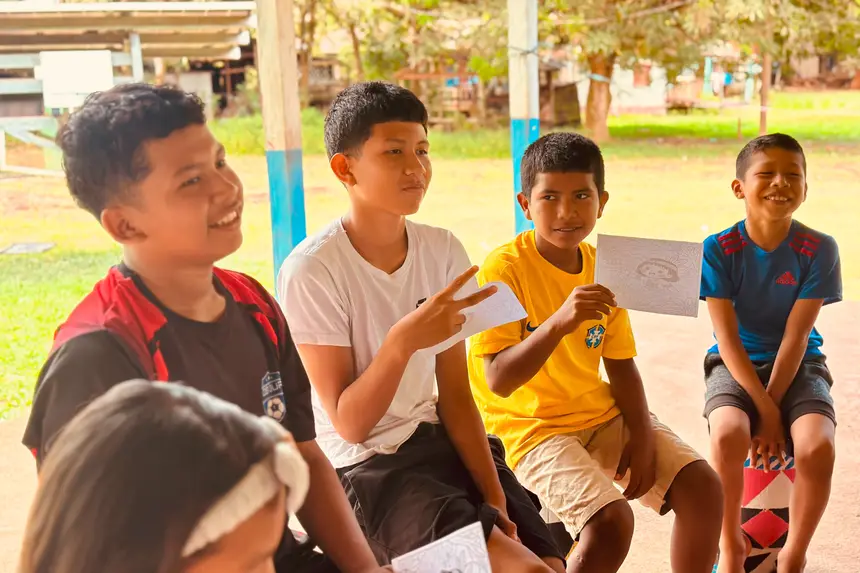 Roda de conversa com as criancas da comunidade 