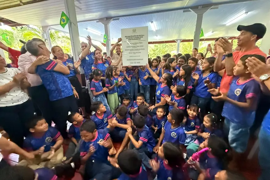 As escolas foram entregues em três comunidades