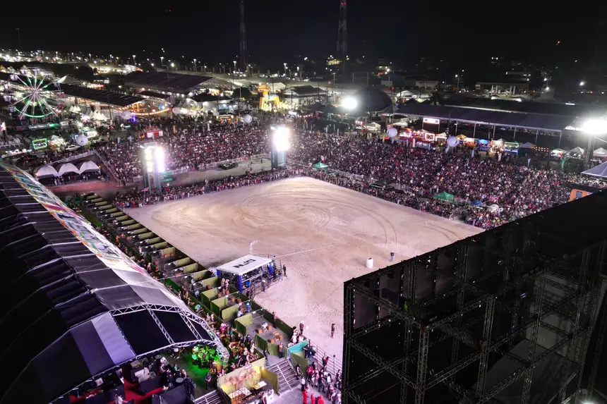 Arena Rio Amazonas lota para segunda noite de rodeio estadual