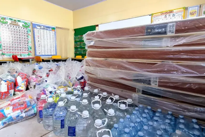 Estrutura de acolhimento montada na Escola Navegantes está pronta para receber os desalojados da Baixada do Ambrósio.