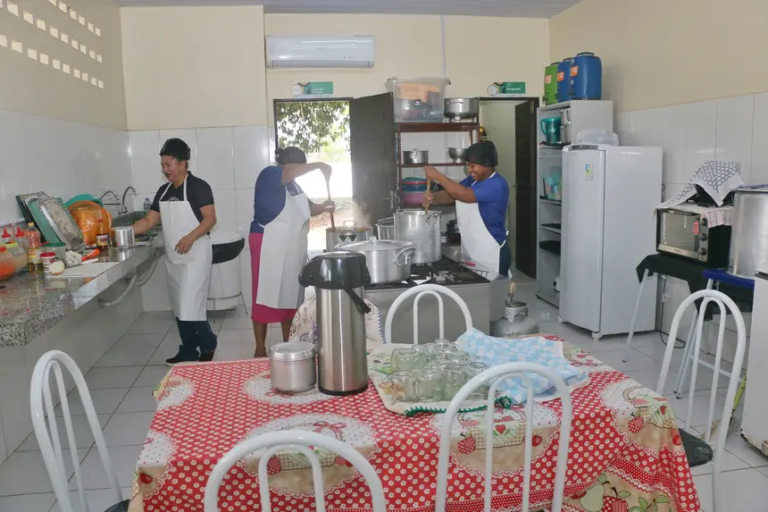 A cozinha foi reconstruída e recebeu utensílios novos