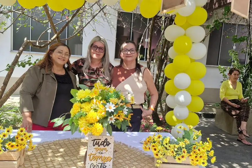 Secretária adjunta de Gestão de Pessoas da Seed, Ivone Conceição participa da programação e registra momentos nos cenários preparados pela equipe