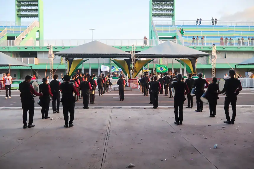 O desfile começou com a Banda Macial Nazaré Rodrigues, de Laranjal do Jari