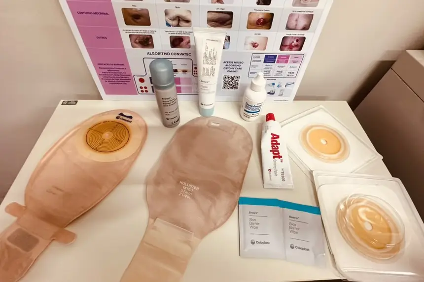 Sprays de barreira, pós, pastas e lenços integrados ao kit de cuidados diários do usuário