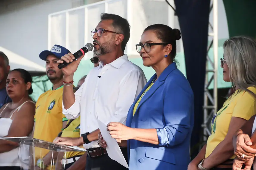 Governador Clécio deu início à cerimônia, destacando a presença de estudantes, professores e do público presente