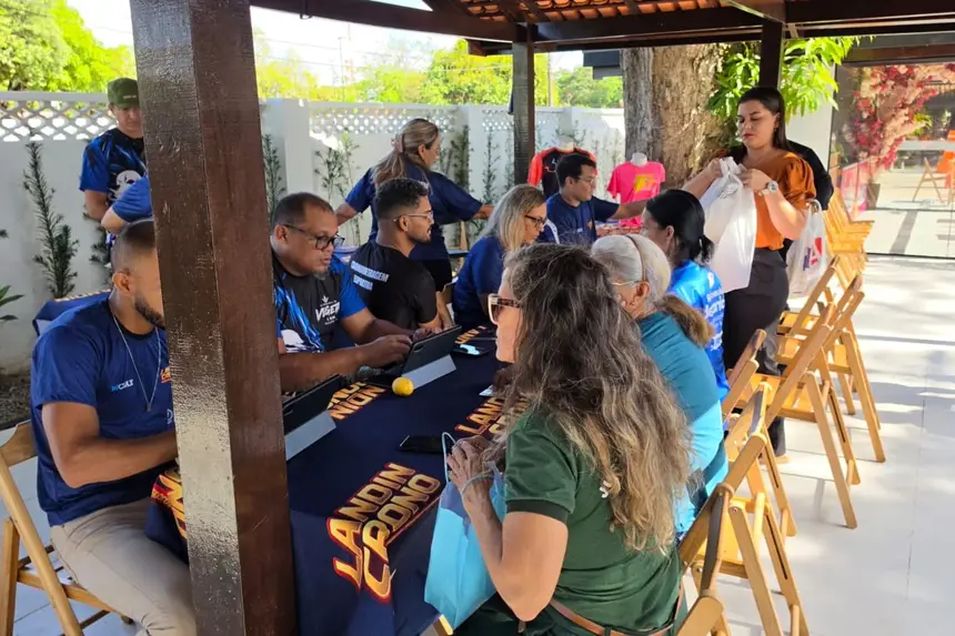 Movimentação marca a manhã de entrega dos kits e arrecadação de brinquedos no Parque Residência