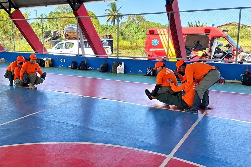 Treinamento reúne guarda-parques em preparação para prevenção e resposta a queimadas.