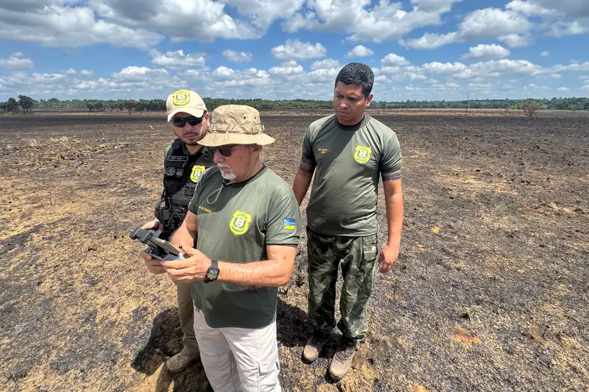 Os fiscais utilizam a plataforma Painel do Fogo e drones na operação 