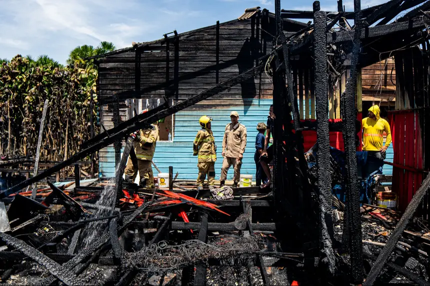 Ação rápida evitou que o incêndio se alastrasse para mais residências