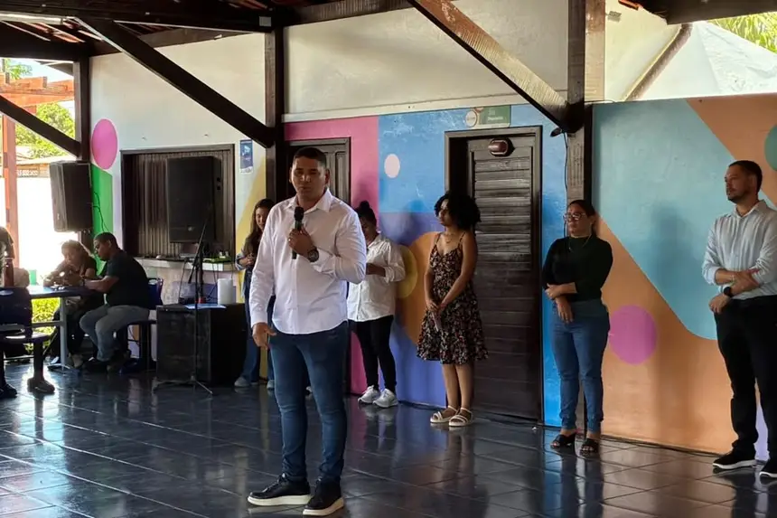 Também participaram da entrega ex-diretores da escola