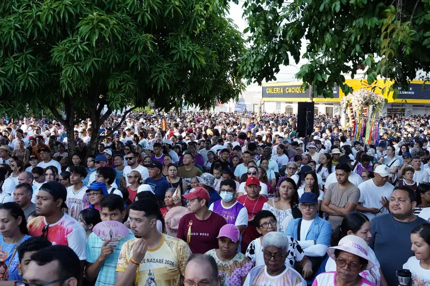 Com o tema “Maria e Jesus, presenças que renovam o Vinho da Família” e o lema “E a mãe de Jesus estava presente” , o Círio de Nazaré 2026 convidou os fiéis a fortalecerem os laços de amor, união, diálogo e fé. 