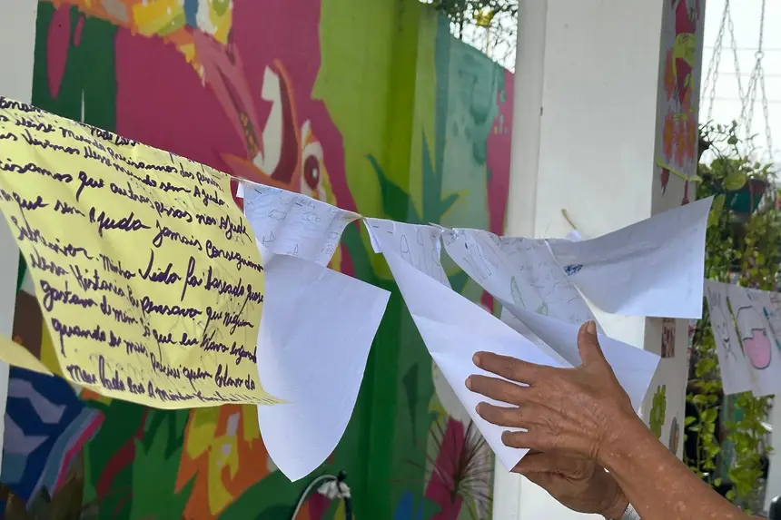Pensamentos, emoções e poesias ganham vida nas palavras escritas de próprio punho pelos usuários, revelando sentimentos, histórias e formas únicas de enxergar o mundo
