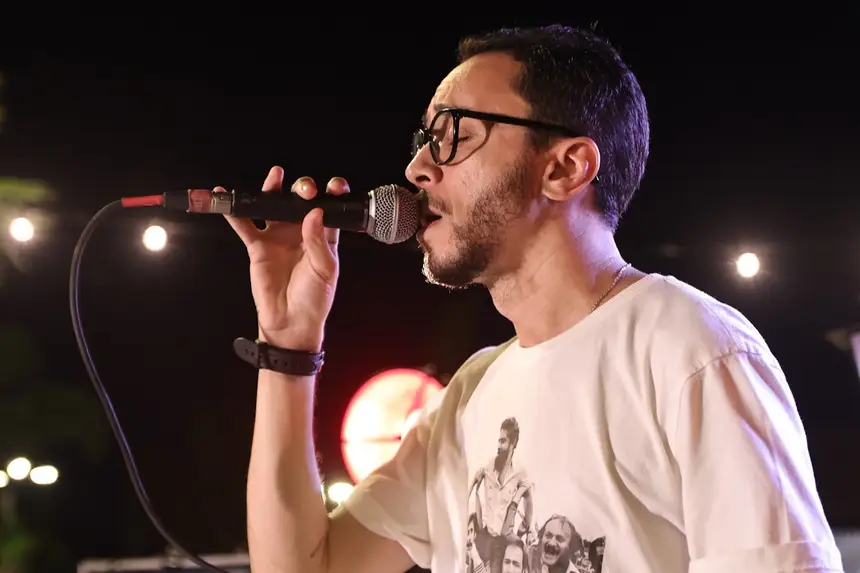 Cantor Jhon Moura, levantou público interpretando canções de Djvan 