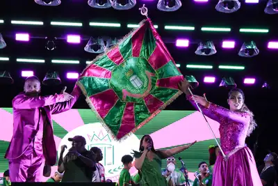 notícia: Em clima de carnaval, maior Réveillon da Amazônia celebra a chegada de 2026 com show da Estação Primeira de Mangueira