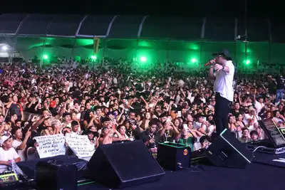 notícia: Natanzinho Lima reúne mais de 300 mil pessoas e comanda a virada de 2026 no Réveillon do Amapá