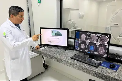 notícia: Governador Clécio sanciona Projeto de Lei que altera e amplia legislação sobre telediagnóstico