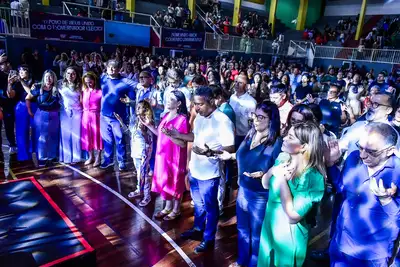 notícia: Aviva Amapá: governador Clécio participa de culto que promove unidade da comunidade cristã em Macapá