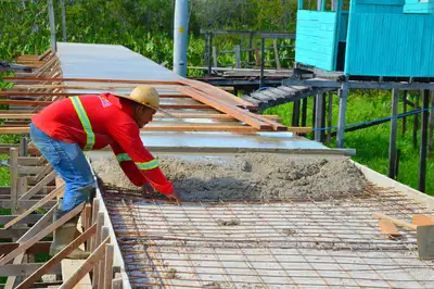 notícia: Governo do Amapá avança na construção de passarelas de concreto do projeto Ponte Firme em Laranjal do Jari 