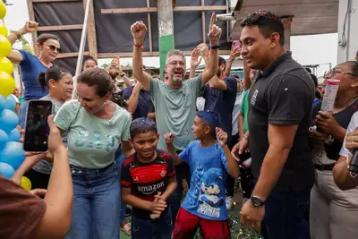 notícia: Governador Clécio entrega mais de 600 metros do Ponte Firme em Laranjal do Jari durante maratona de obras