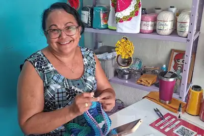 notícia: 'A vida é feita de oportunidades, então a gente tem que aproveitar', diz crocheteira sobre expectativas de vendas para o período do Carnaval 