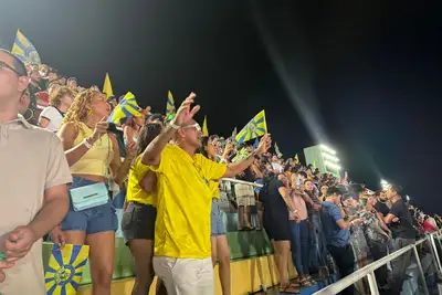 notícia: Governo do Amapá consolida sucesso de público no segundo dia do Carnaval 2026, no Sambódromo de Macapá