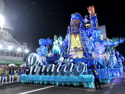 galeria: 'Meu Coração é Brega': Piratas da Batucada faz a Ivaldo Veras dançar a cultura e o romantismo popular