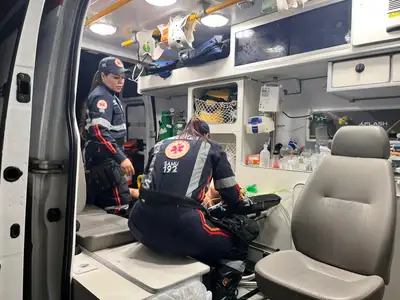 notícia: Posto de Atendimento em Saúde da Sesa e equipes do Samu divulgam balanço dos atendimentos na segunda noite de desfiles em Macapá