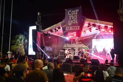 notícia: Carnaval do Povo reúne multidão de foliões em Macapá para uma festa em dose dupla, que misturou os ritmos amapaenses com o samba carioca