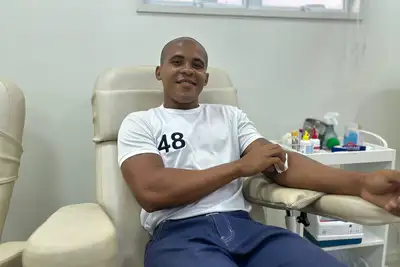 notícia: 'A doação é muito importante, ela salva vidas', destaca aluno do curso de Formação da PM em ação da carreta do Hemoap