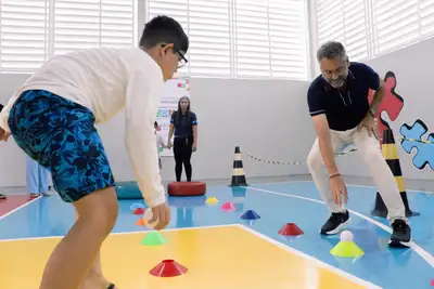 notícia: ‘Mais que um prédio ou um veículo, são meios que garantem acessibilidade’, afirma Clécio ao entregar quadra e ônibus ao Centro Mundo Azul, em Santana