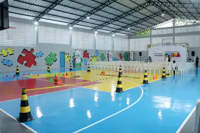 notícia: Governo do Amapá entrega nova quadra poliesportiva para o Centro de Referência em Autismo ‘Mundo Azul’, em Santana